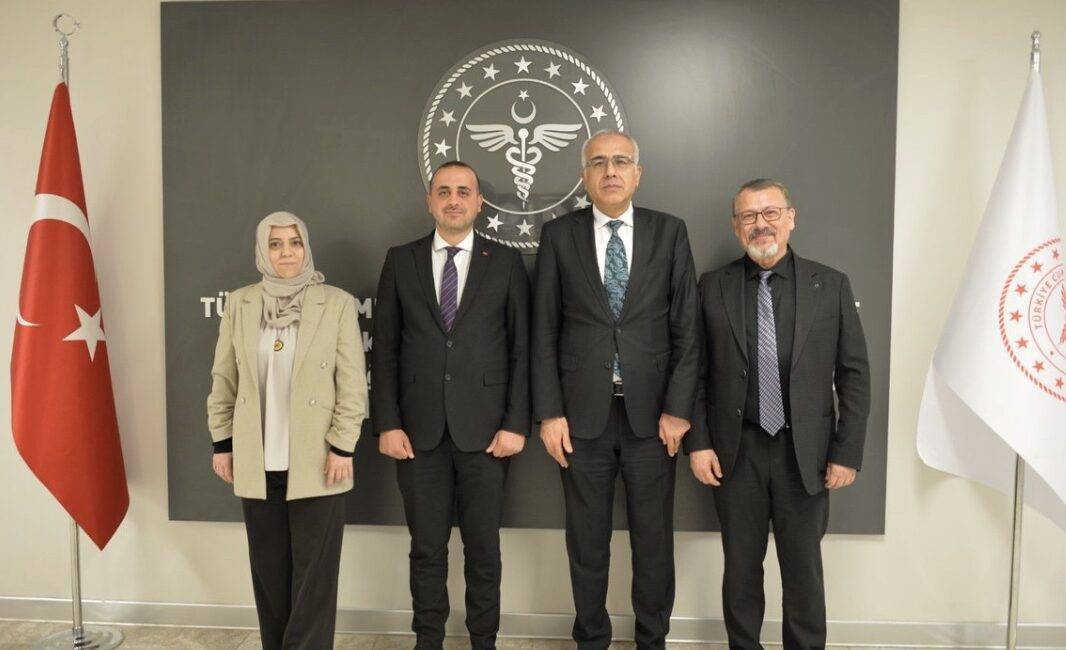 Hekim Birliği Sendikası Yöneticileri Halk Sağlığı Genel Müdürü Öz’e Sorun ve Talepleri Anlattı Hekim Birliği Sendikası üst düzey yöneticileri, Sağlık Bakanlığı Halk Sağlığı